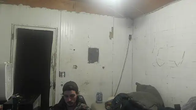 Snapshot of nuttyking2022 chatting on 10/13/25, 04:34 nuttyking2022 online show from 10/13/25, 04:34