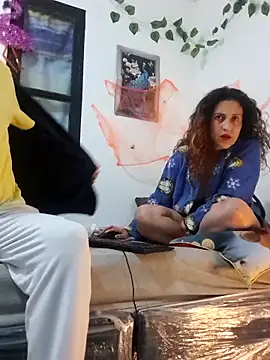 jeans and emma online show from 10/27/25, 12:26