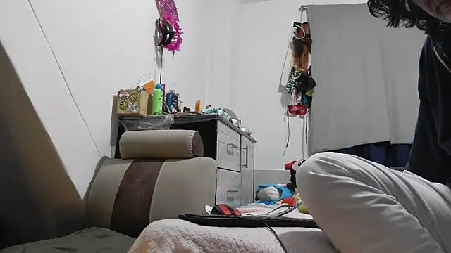 jeans and emma online show from 01/11/26, 12:59