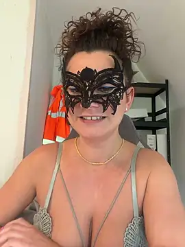 Loveblackzilla online show from 06/08/26, 10:37