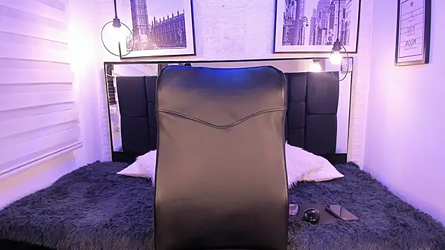 tylla  online show from 10/22/25, 03:40