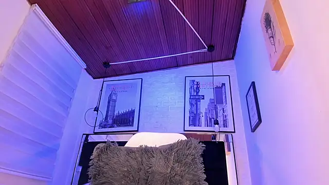 tylla  online show from 12/23/25, 04:21