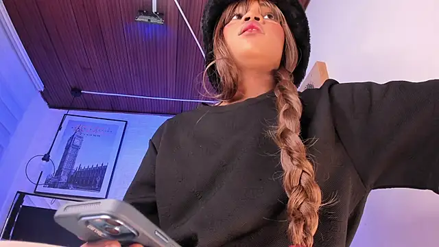 tylla  online show from 01/08/26, 07:49