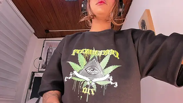 tylla  online show from 01/12/26, 03:23