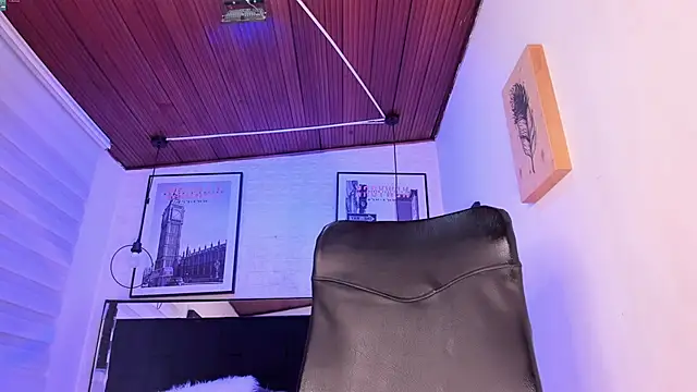 tylla  online show from 01/12/26, 08:25