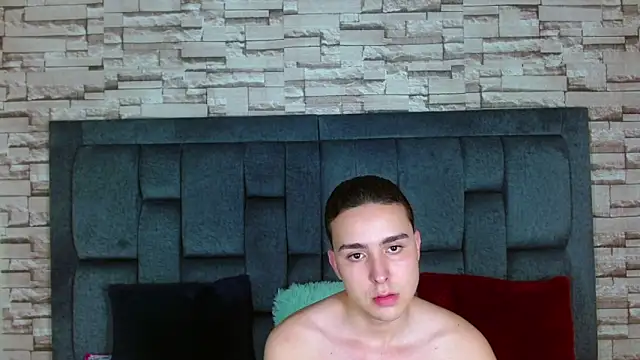 Snapshot of angel_holguin22 chatting on 02/08/25, 07:05 angel holguin22 online show from 02/08/25, 07:05