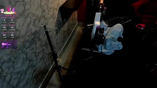 IVISBOUNCYASS online show from 12/15/25, 12:31