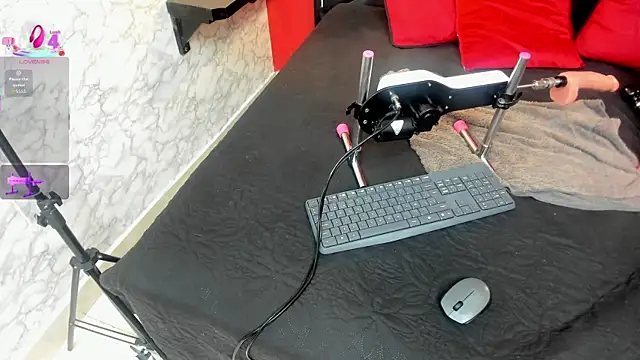 IVISBOUNCYASS online show from 12/19/25, 12:34