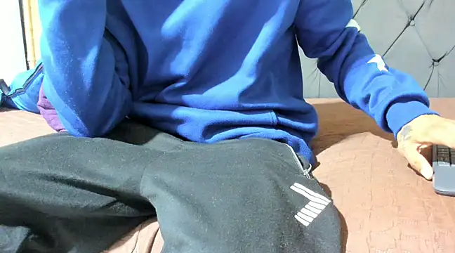 Snapshot of guyeifmaxiro chatting on 02/23/25, 12:08 guyeifmaxiro online show from 02/23/25, 12:08