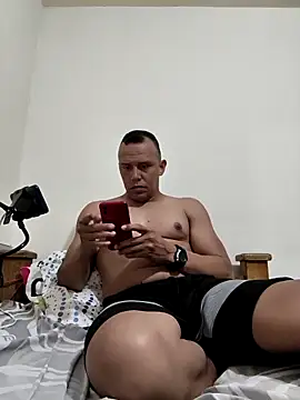 Snapshot of comando24 chatting on 10/13/25, 09:48 comando24 online show from 10/13/25, 09:48