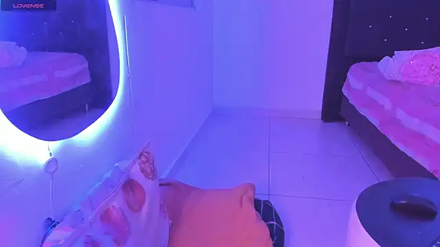 Snapshot of _Charlottequeen chatting on 02/14/25, 02:18 Charlottequeen online show from 02/14/25, 02:18