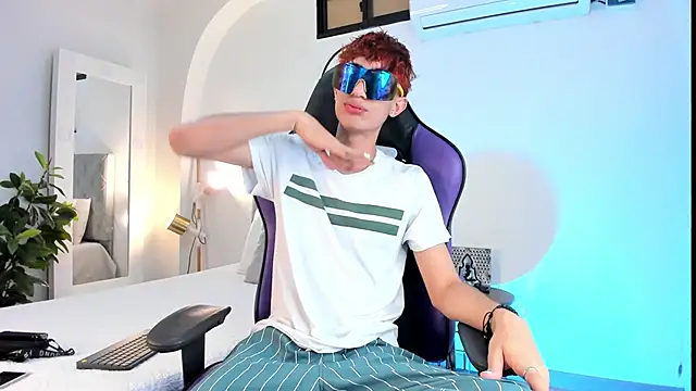 NovaaWheler online show from 02/24/25, 04:38