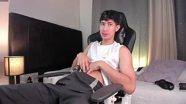 NovaaWheler online show from 09/15/25, 04:07