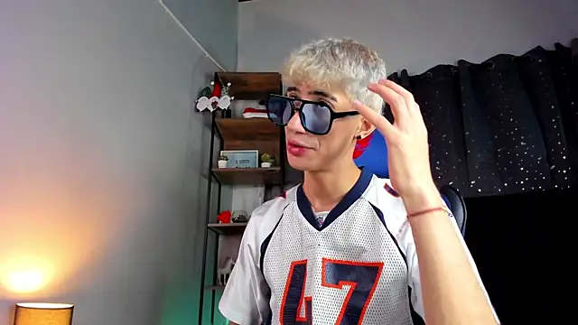 NovaaWheler online show from 12/20/25, 06:48