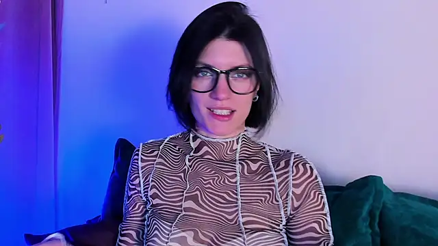 roxy riot  online show from 02/07/25, 07:29