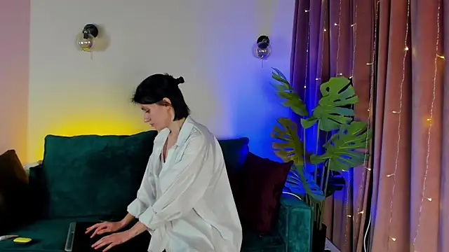 roxy riot  online show from 02/15/25, 01:21