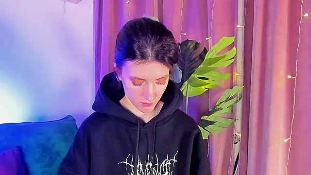 roxy riot  online show from 02/15/25, 04:25