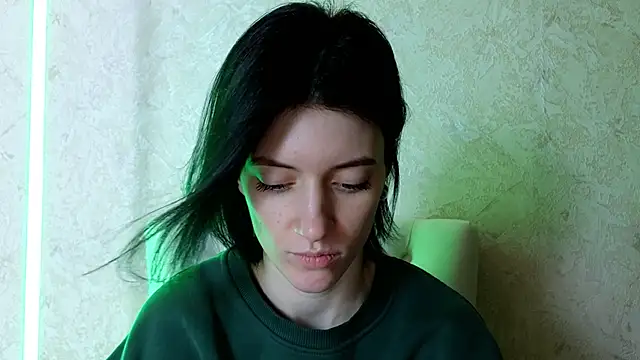 roxy riot  online show from 03/19/25, 07:40