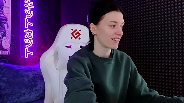 roxy riot  online show from 03/22/25, 01:22