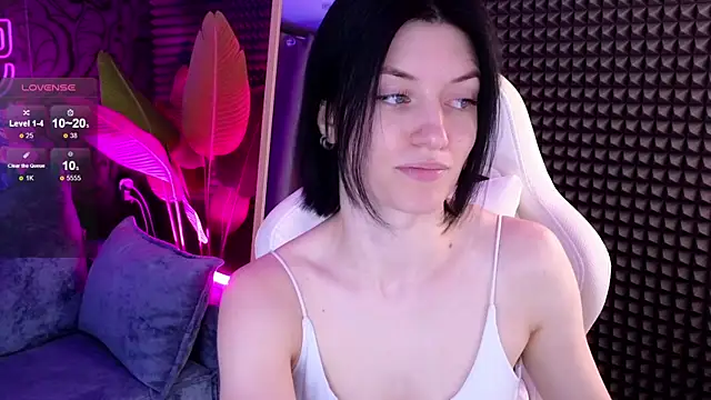 roxy riot  online show from 09/18/25, 01:40