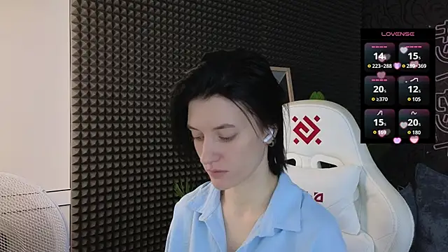 roxy riot  online show from 12/14/25, 03:01