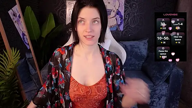 roxy riot  online show from 12/15/25, 01:32