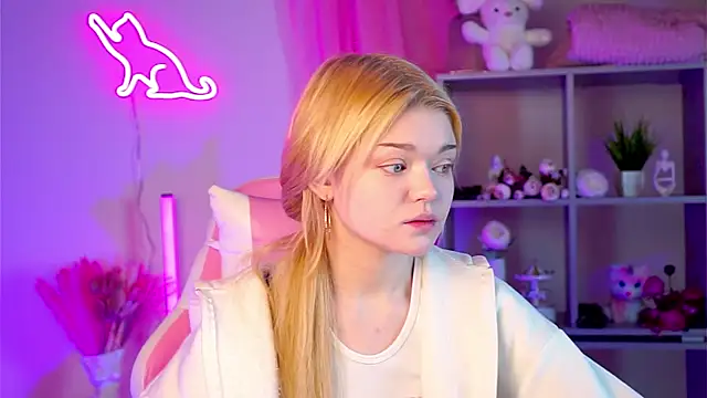 AdeleCartier online show from 03/19/25, 09:27