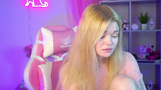 AdeleCartier online show from 03/22/25, 08:40