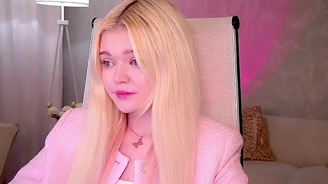 AdeleCartier online show from 04/18/26, 12:47