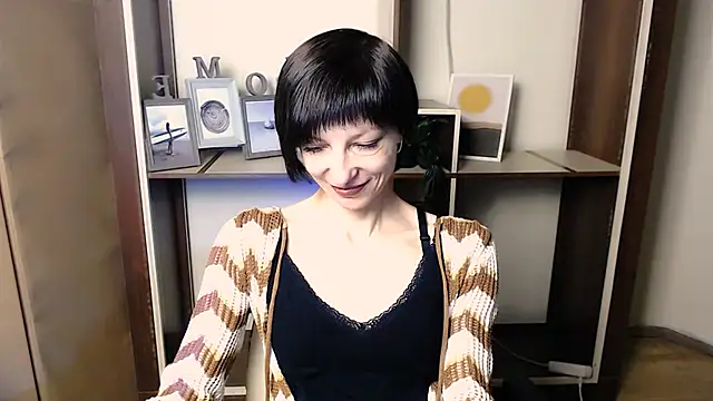  AngeliaFlow  online show from 12/03/25, 08:23