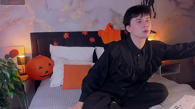 AdrianoAubert online show from 11/06/25, 03:07