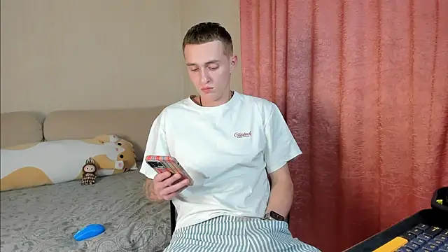 crazybottom99 online show from 10/31/25, 07:48