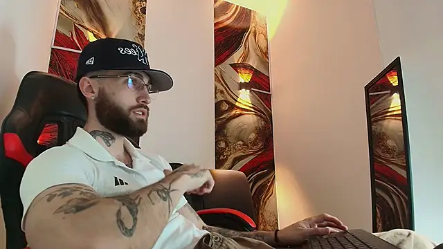 Luke davis01 online show from 10/17/25, 01:25