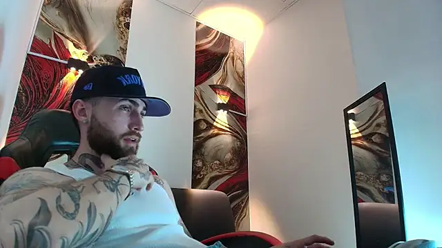 Luke davis01 online show from 12/23/25, 03:59