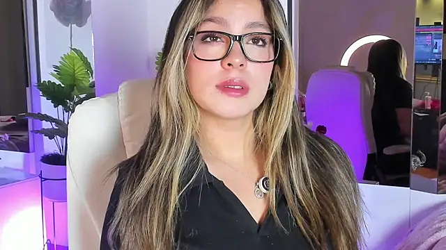 Snapshot of Cloee_Rainbow1 chatting on 05/16/26, 11:53 Cloee Rainbow1 online show from 05/16/26, 11:53