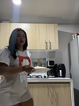 Snapshot of HannahFiore chatting on 02/13/25, 10:23 HannahFiore online show from 02/13/25, 10:23