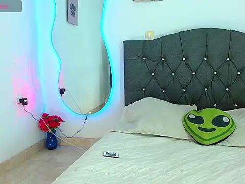 Vickyallien online show from 02/25/25, 04:00