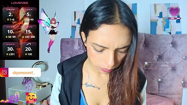 Skye Moore online show from 10/03/25, 12:13