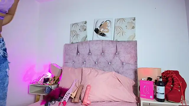 Skye Moore online show from 02/23/26, 07:00