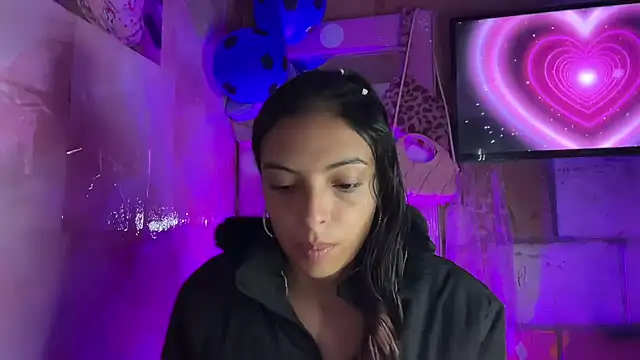 Snapshot of Skye_Moore chatting on 07/11/26, 12:30 Skye Moore online show from 07/11/26, 12:30