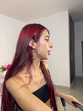 Snapshot of Mirandaa_Rogers chatting on 02/21/26, 07:04 Mirandaa Rogers online show from 02/21/26, 07:04