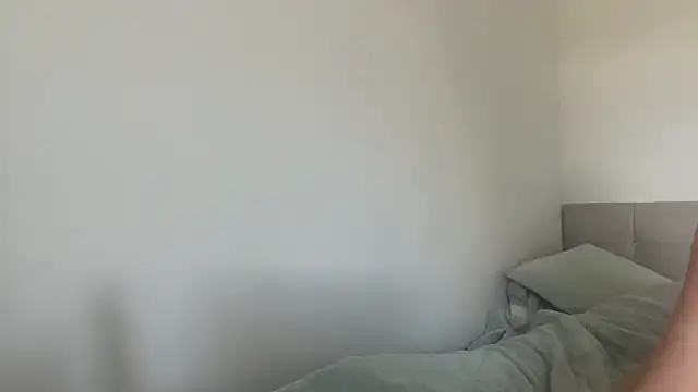 Snapshot of skyejde chatting on 09/12/25, 02:06 skyejde online show from 09/12/25, 02:06