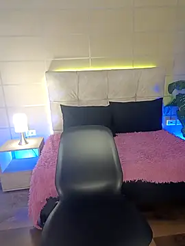  michonne  online show from 11/28/25, 09:06