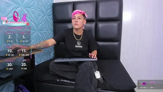 Snapshot of Brianna_Hard chatting on 09/30/25, 03:22 Brianna Hard online show from 09/30/25, 03:22