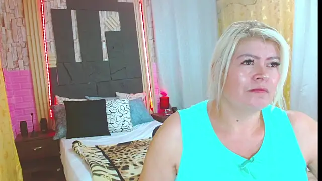 Snapshot of Herlys_Texas chatting on 02/17/25, 10:47 Herlys Texas online show from 02/17/25, 10:47