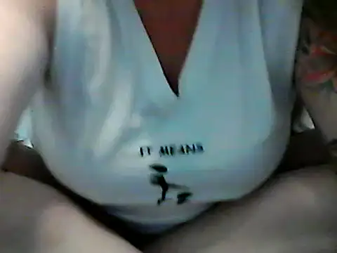 Snapshot of SashaSC3 chatting on 02/11/25, 04:46 SashaSC3 online show from 02/11/25, 04:46