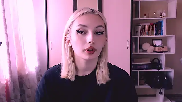 Snapshot of beauty_blonde chatting on 03/06/25, 04:41 beauty blonde online show from 03/06/25, 04:41