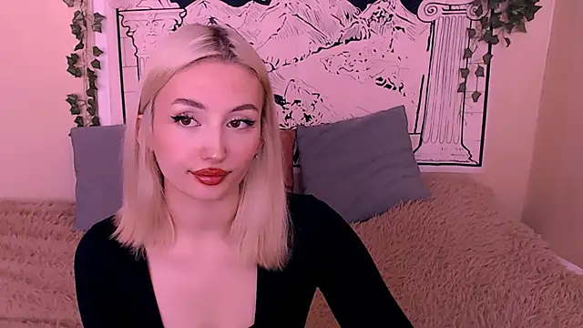 Snapshot of beauty_blonde chatting on 03/12/25, 05:24 beauty blonde online show from 03/12/25, 05:24