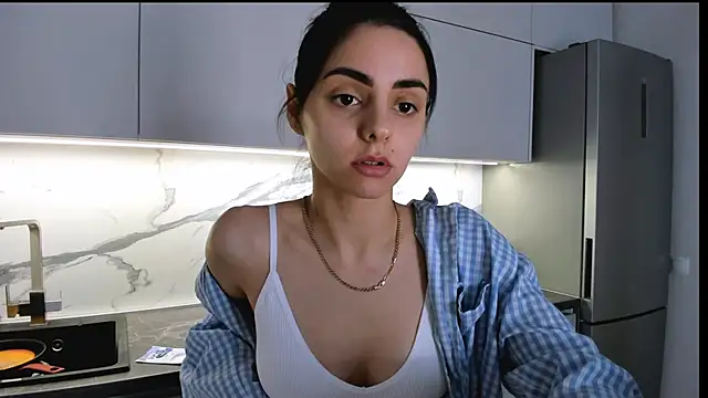 EmiliaZen online show from 02/07/25, 05:51