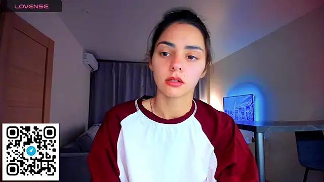 EmiliaZen online show from 09/26/25, 03:38